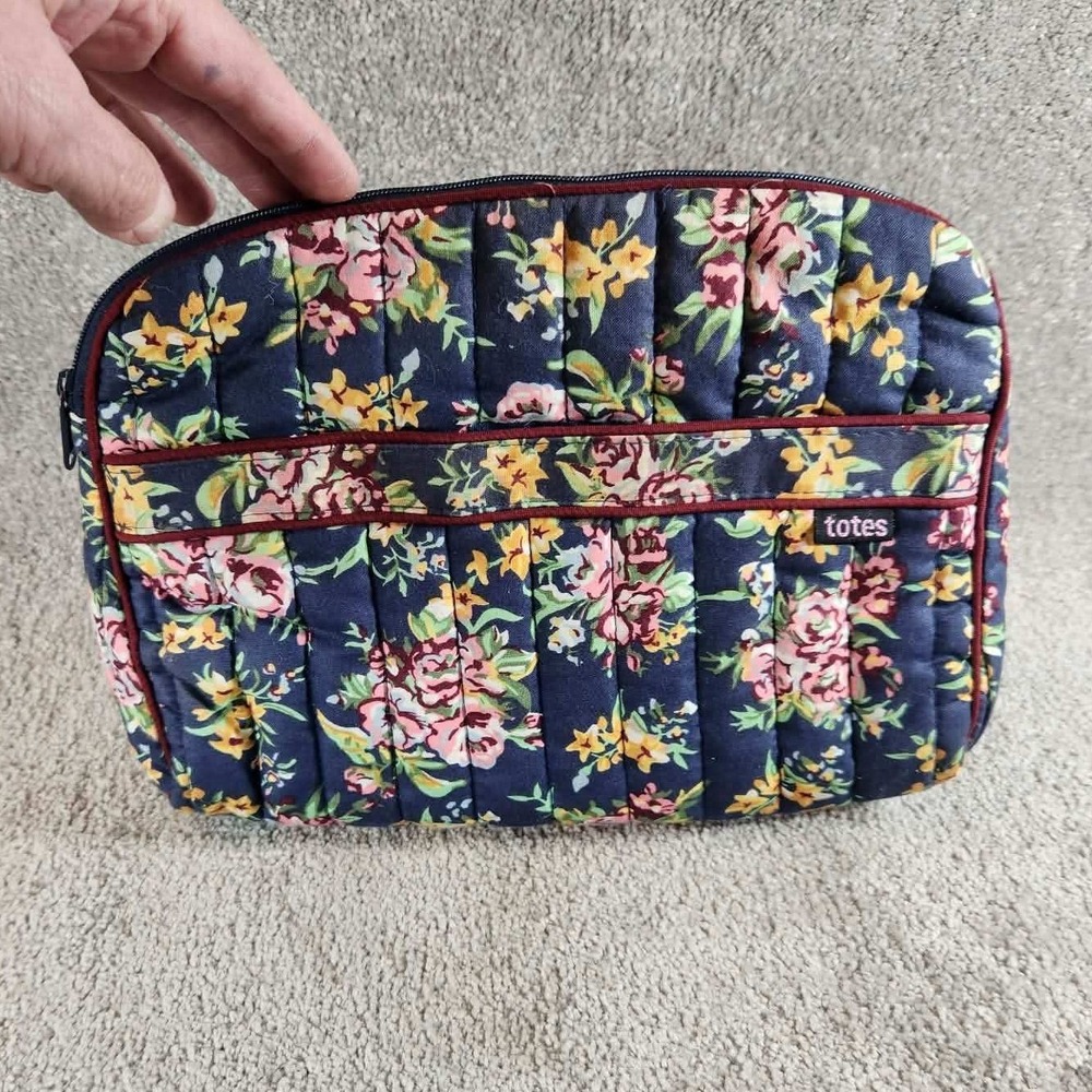 Totes Cosmetic Bag Navy Blue Floral Quilted Travel Pouch Organizer‎